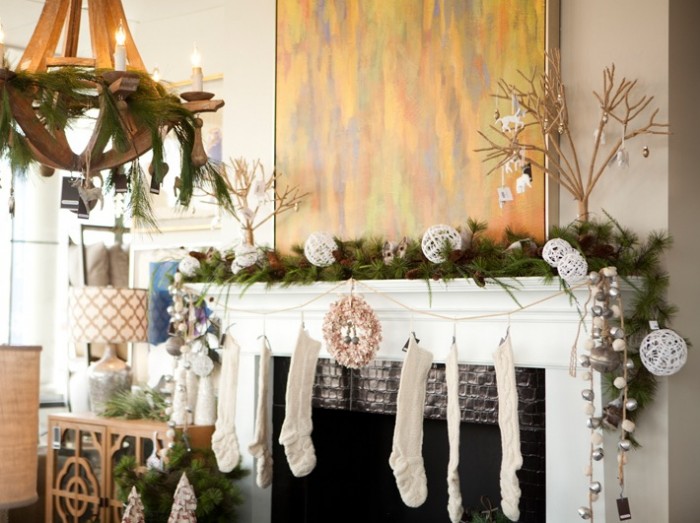 fireplace-with-mantel-christmas-decor-ideas
