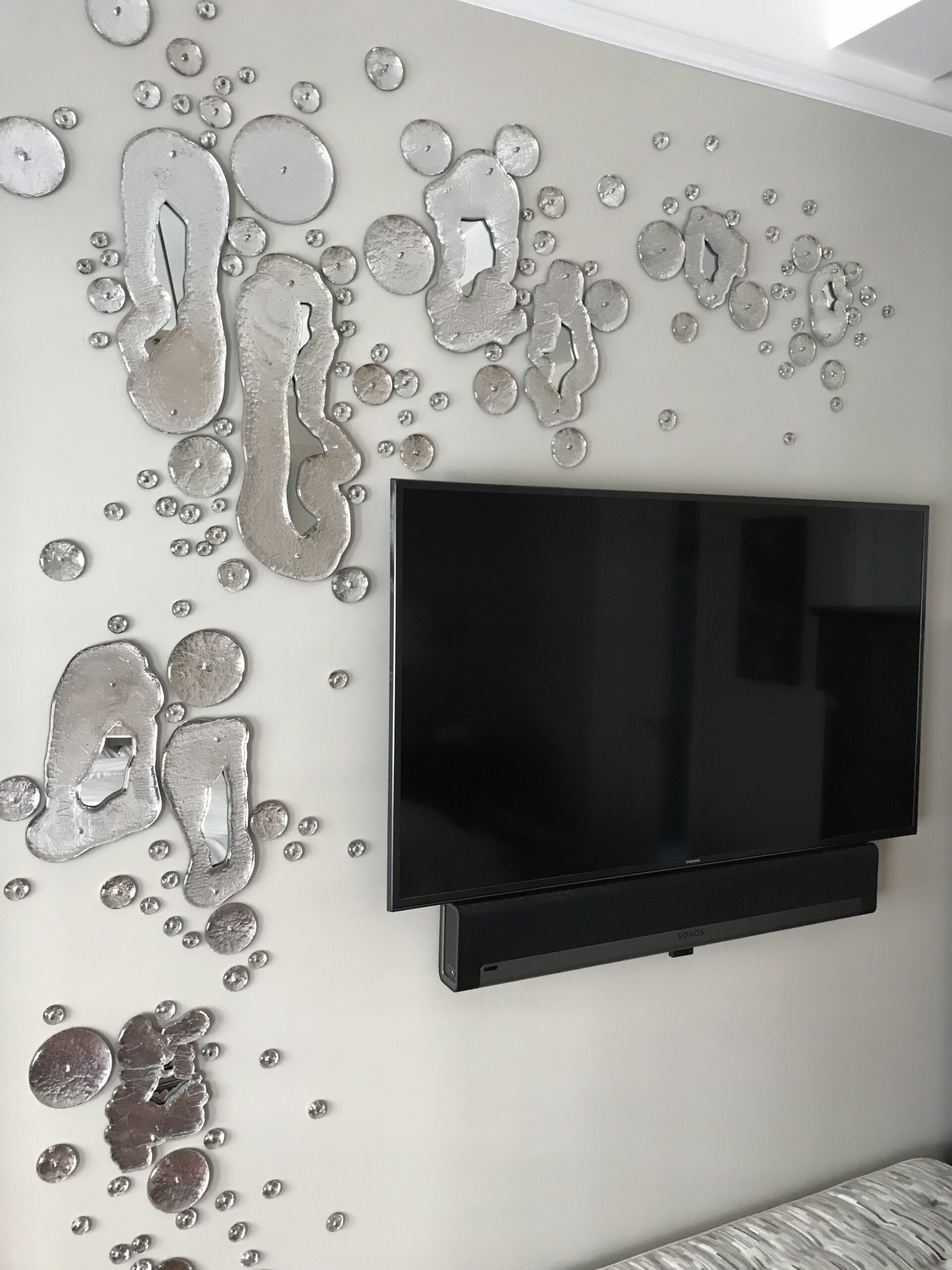 how to hang art around screens