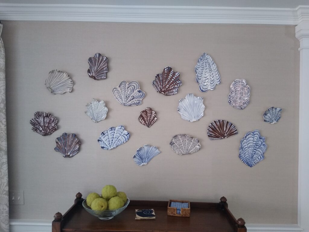 wall of decorative plates